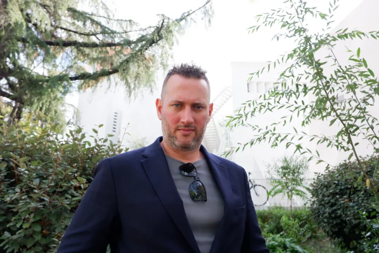 Washington Post shkruan për Florian Binajn: Një komedian që mund të ndryshojë politikën shqiptare