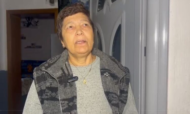 Zjarri në Maliq/ Fqinja rrëfen tmerrin: Vajza ishte nxirë dhe po i binin flokët! Djali vdiq në koridor