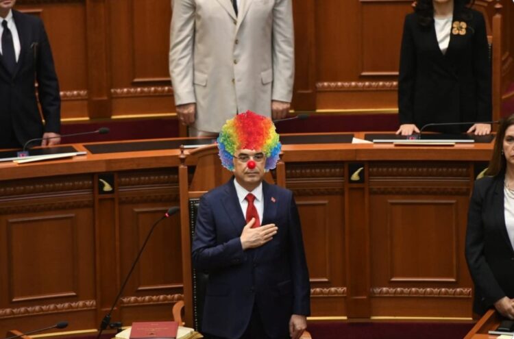 Reagim i fortë i Gazment Bardhi pas vendimit të GJK: “Kllouni në Presidencë u diskreditua sot para gjithë publikut”