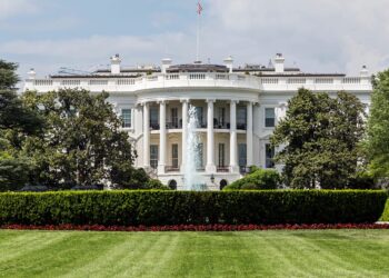 Batuta tallëse e Ramës me Macron për Trumpin, reagon Shtëpia e Bardhë