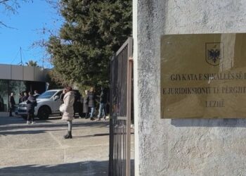 Arrest në sallën e gjyqit: Çifti akuzohet për dëshmi të rreme në çështje vrasjeje të vitit 1997