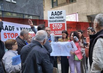 Blendi Gonxhe nis “rijetëzimin”, shpronëson 70 familje në Durrës, reagon deputetja