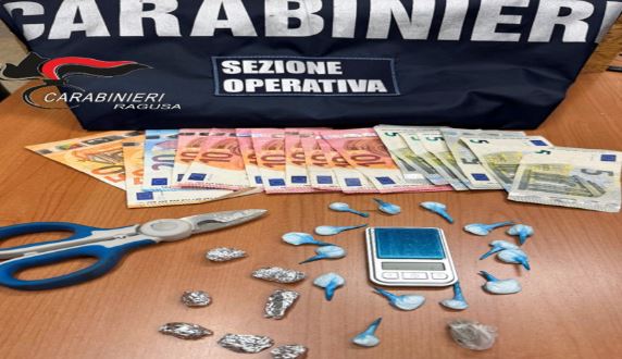 Shiste drogë në qendër të qytetit: Shqiptari kapet me 22 doza kokainë