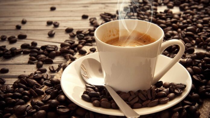 Kafe, cigare dhe karburant – tri “gjërat” që e mbajnë Shqipërinë në formë