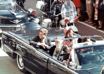 Rusët i dorëzojnë SHBA-së “raportin sekret” të KGB-së për vrasjen e Presidentit Kennedy