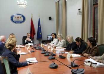 Ia arritëm dhe kësaj dite, mazhoranca bojkoton Komisionin e Edukimit – Boçi:Frikë nga transparenca, Kumbaro të raportojë më 17 tetor