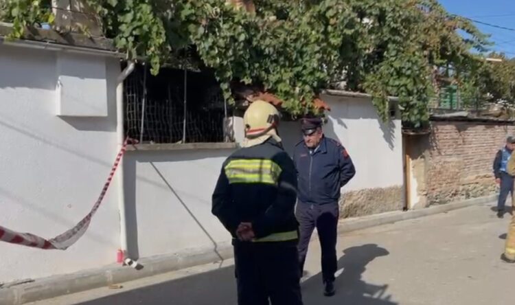 Zjarr në një banesë të Maliqit! Ndërron jetë nëna dhe djali 14-vjeçar, fëmija tjetër në gjendje të rëndë