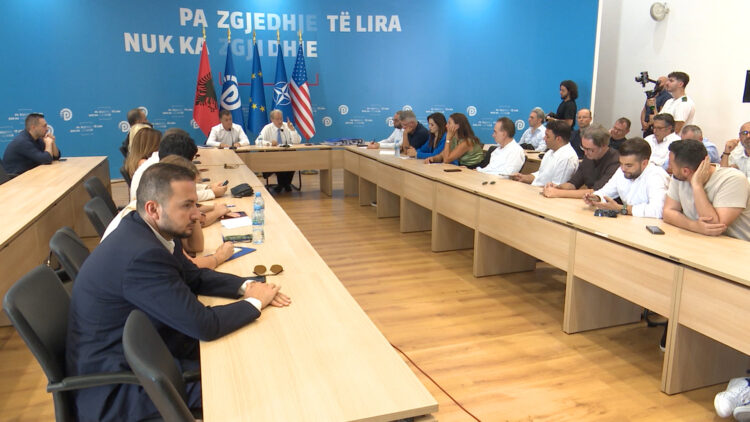 PD mbyll negociatat. Dy kandidatë gati për Tiranën