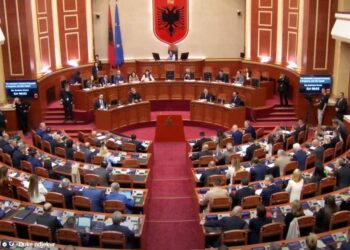 Opozita kërkoi shkarkimin e Niko Peleshit si kryetar Kuvendi, mazhoranca e rrëzon