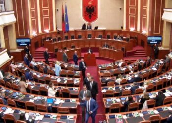 Mazhoranca rrëzon komisionin hetimor për “11 Majin”, opozita braktis Kuvendin