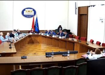 Shtatë minuta debat, pa dakordësi: Kuvendi do të votojë dy raportet për shkarkimin e Niko Peleshit