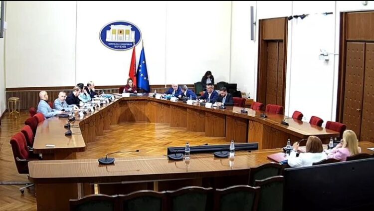 Shtatë minuta debat, pa dakordësi: Kuvendi do të votojë dy raportet për shkarkimin e Niko Peleshit