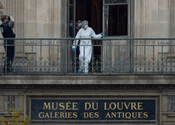 Skandali në Luvër/Hetimi përfshin mbi 100 oficerë dhe 150 mostra ADN-je