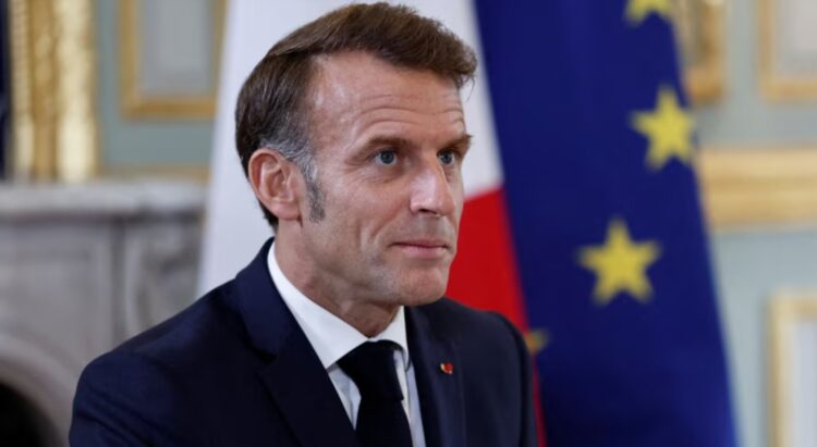 Macron i jep dy ditë kohë kryeministrit të dorëhequr që të shpëtojë Qeverinë