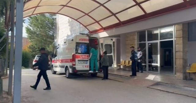 Zjarri tragjik në Maliq, vajza 6-vjeçare transportohet në Tiranë për ndihmë mjekësore