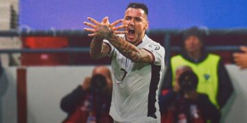 FOTOLAJM/ Zgjedhjet për kryetar të komunave në Kosovë, qytetari “voton” Rey Manajn!