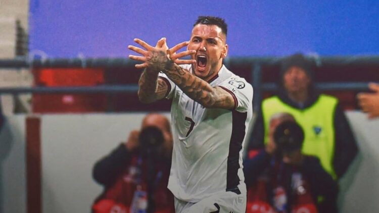 FOTOLAJM/ Zgjedhjet për kryetar të komunave në Kosovë, qytetari “voton” Rey Manajn!