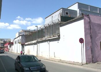 Tentativa e dy të burgosurve për arratisje me litar, Prokuroria dërgoi në gjyq tre policë