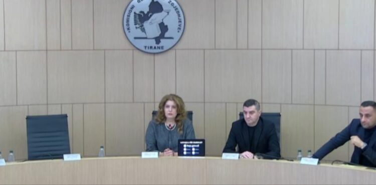 Zgjedhjet e pjesshme në ngërç, mungesa e PD në KQZ bllokon mbledhjen e Komisionit Rregullator