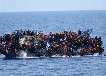 Tragjedi në Mesdhe: Mbytet Varka me Emigrantë, Të Paktën 40 Viktima