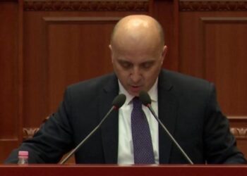 Metani raporton në Kuvend: Sistemi gjyqësor përballet me vonesa, mungesë stafit dhe infrastrukture të pamjaftueshme