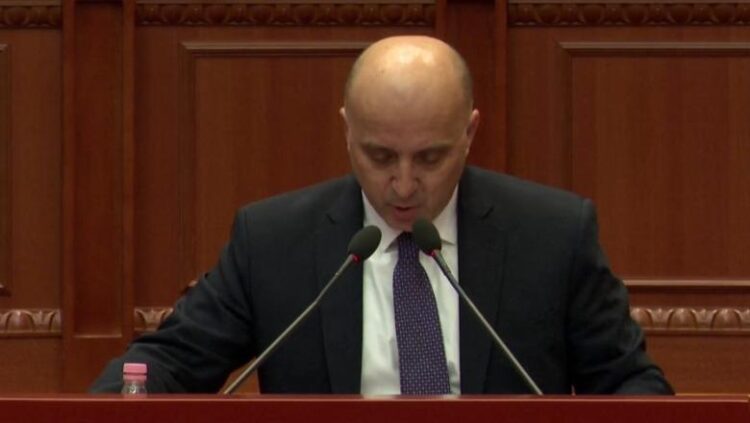 Metani raporton në Kuvend: Sistemi gjyqësor përballet me vonesa, mungesë stafit dhe infrastrukture të pamjaftueshme