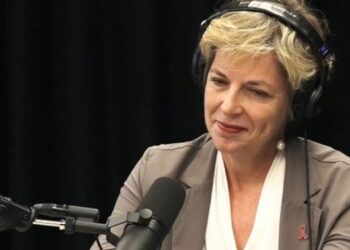 “Ministrja Sala prezanton vizionin për shëndetësinë, Rama sugjeron ‘terapi intensive’ për gjuhën shqipe”