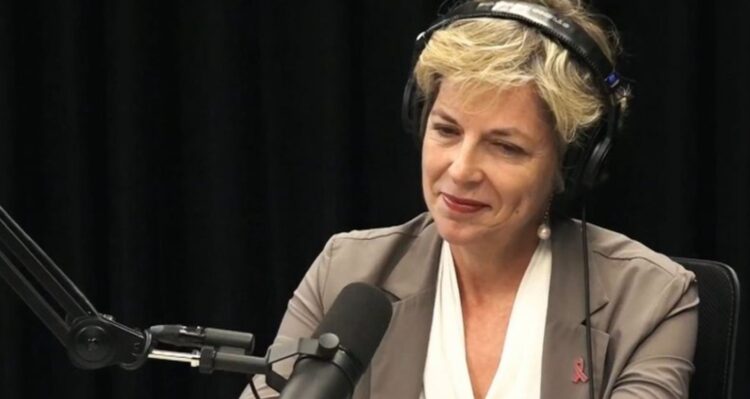 “Ministrja Sala prezanton vizionin për shëndetësinë, Rama sugjeron ‘terapi intensive’ për gjuhën shqipe”