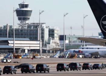 Mbi 30 fluturime devijohen, mbyllet sërish aeroporti i Mynihut për shkak të dronëve