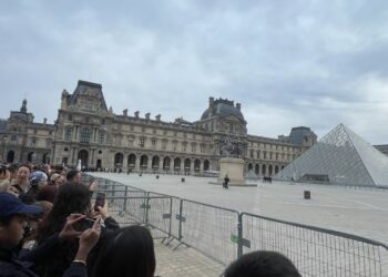 Grabitet Muzeu i Luvrit! Tre persona të maskuar vodhën bizhuteritë e Napoleon Bonapartit