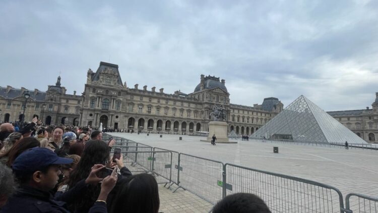 Grabitet Muzeu i Luvrit! Tre persona të maskuar vodhën bizhuteritë e Napoleon Bonapartit