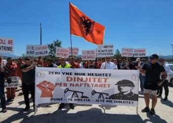 Naftëtarët e ‘Bankers Petroleum’ në protestë, 10 punëtorë hyjnë në grevë urie