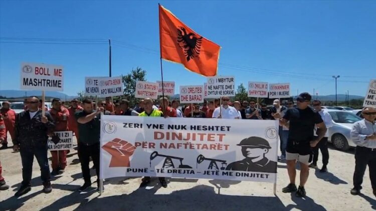 Naftëtarët e ‘Bankers Petroleum’ në protestë, 10 punëtorë hyjnë në grevë urie