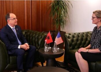 Priten zgjedhjet në 6 bashki, Begaj takon të Ngarkuarën me Punë të SHBA, Nancy VanHorn