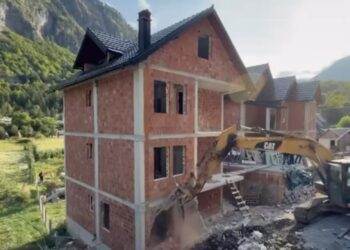 Aksioni për prishjen e ndërtimeve pa leje në Parkun Kombëtar të Valbonës/ Rama: Ndaluni, është e kotë