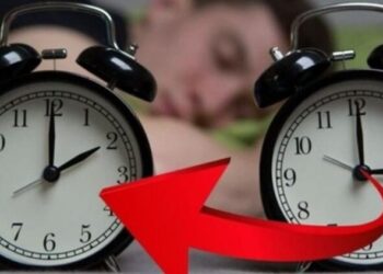 Të dielën ndërrohet ora, akrepat do të shkojnë 60 minuta pas