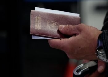 Dokumente false për kriminelë: Britania sanksionon rrjetin nga Kosova