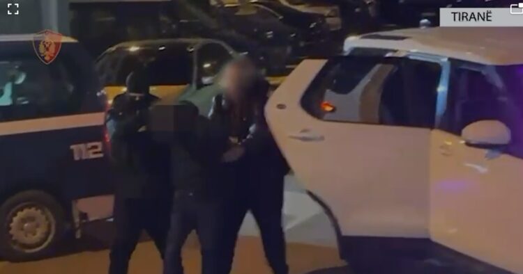 Operacioni “Collaboration” në Kamëz: Arrestohen tre persona për shitje të lëndëve narkotike