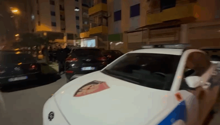 Denoncojnë qytetarët/ Parkimet problematike në Fier, policia nis pastrimin e lagjeve