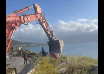 Rama publikon pamje nga aksioni për lirimin e hapësirave publike: S’ka pushim (VIDEO)