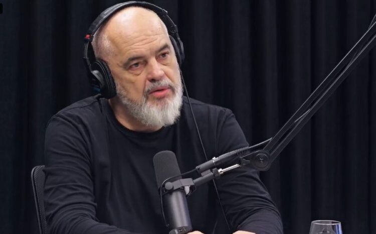 Rama mburret me shpikjen e Diellës: Kuriozitet i madh nga e gjithë bota për ministren tonë me 6 gishta