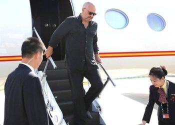 Këlliçi akuzon Ramën për luks të pakontrollueshëm: Katër fluturime luksoze në dhjetë ditë