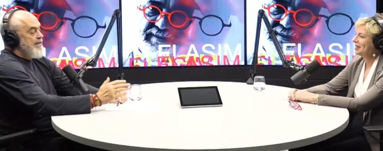 Podcasti ‘Flasim’ i Rama pyet publikisht ministren e Shëndetësisë, Evis Sala pse u kthye në atdhe?