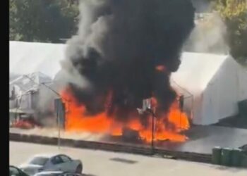 Kaos në Beograd, të shtëna me armë dhe tym pranë Parlamentit serb