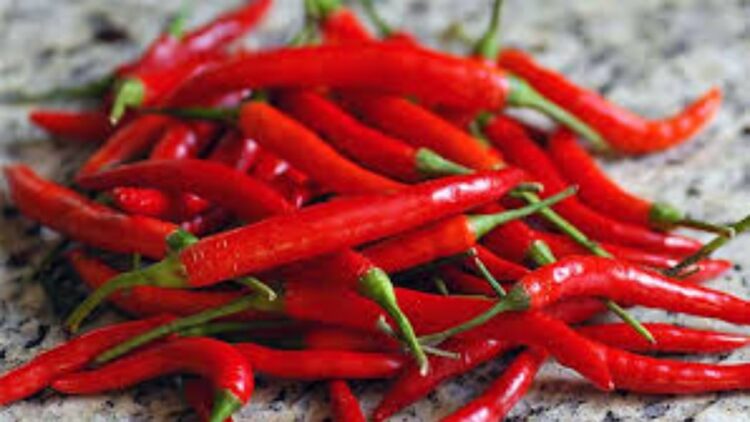 Përsëri perime me pesticide nga Shqipëria, Kroacia bllokon 8 mijë kg speca të kuq djegës