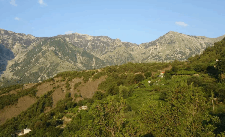 Gjenden mbetje të një kafke njeriu në fshatin Tërbaç të Vlorës