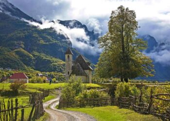 Dyshohet se përdhunoi një 26-vjeçare në një hotel në Theth, nisin hetimet për izraelitin