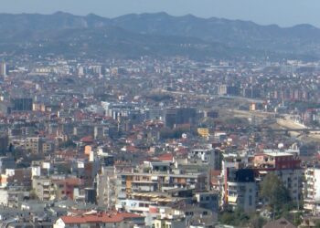 Alarm për shëndetin publik: Ndotja e ajrit po vret shqiptarët tre herë më shumë se në BE