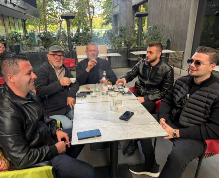 Toma ia mbathi! Doshi i përgjigjet Berishës: O Sali mashtruesi, jam në mes të Tiranës