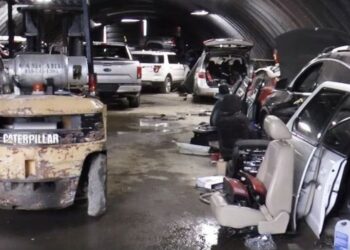 Zbulohet tuneli “sekret” përdorej për trafik makinash të vjedhura